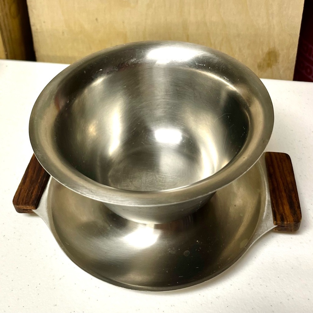🥄 Mid-Century Modern Stainless Bowl with Teak Handles – Sleek & Stylish! 🪵✨